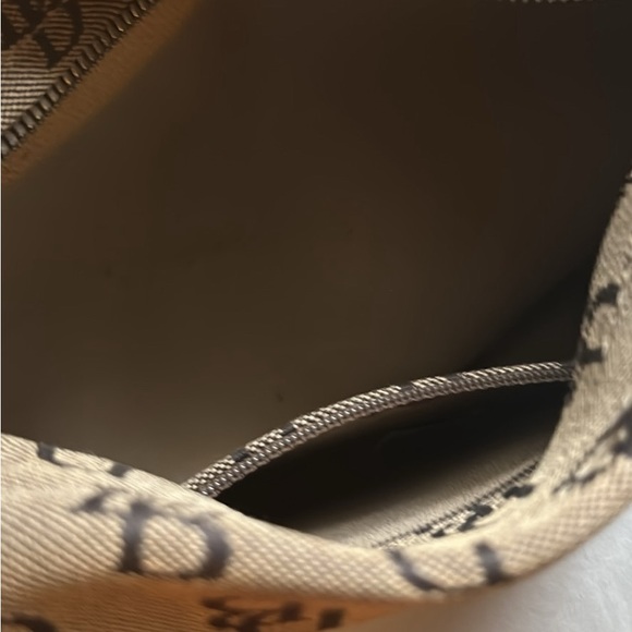 Dooney and Bourke small bag with db logo - Picture 2 of 2